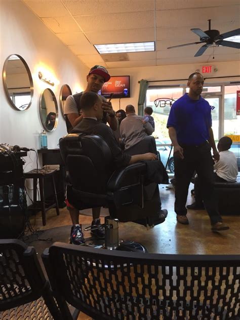 dream cuts barber lounge